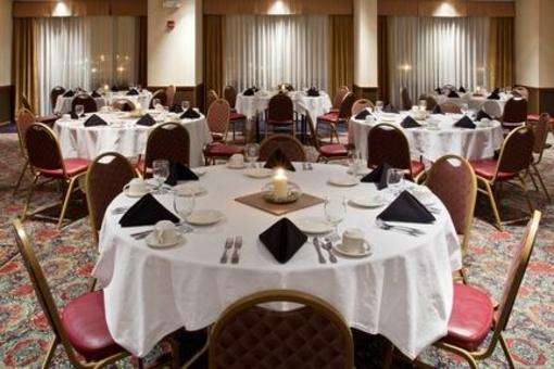 фото отеля Holiday Inn Cleveland Airport