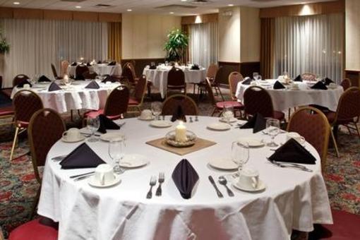 фото отеля Holiday Inn Cleveland Airport