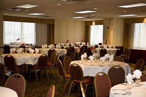 фото отеля Holiday Inn Cleveland Airport