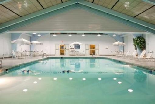 фото отеля Holiday Inn Cleveland Airport