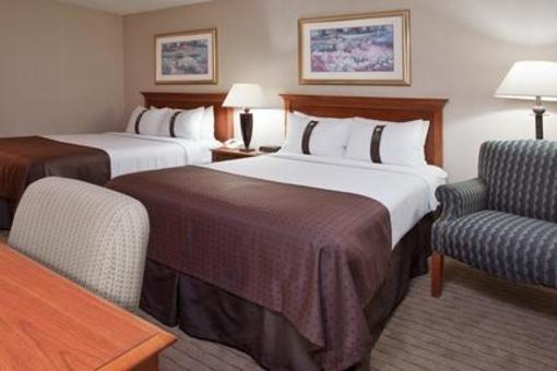 фото отеля Holiday Inn Cleveland Airport