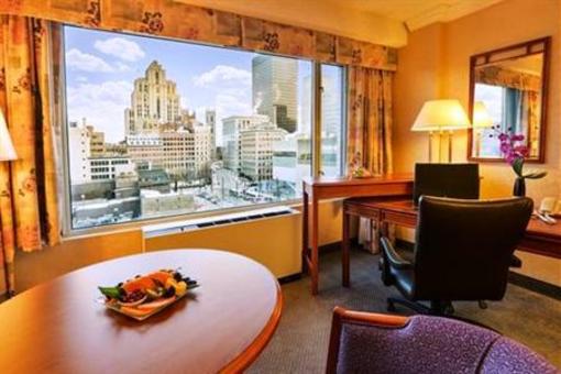 фото отеля Holiday Inn Select Montreal Centre-Ville