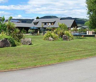 фото отеля Cedarwood Lakeside Holiday Resort