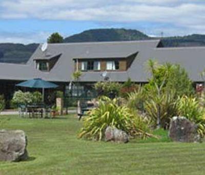 фото отеля Cedarwood Lakeside Holiday Resort