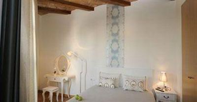 фото отеля Apartments Hostemplo Suites Barcelona