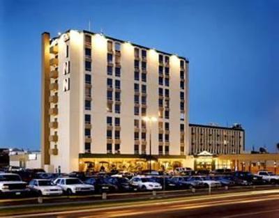 фото отеля Carriage House Inn Calgary