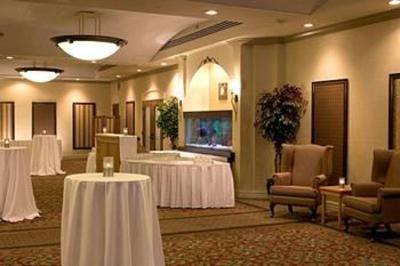 фото отеля Carriage House Inn Calgary