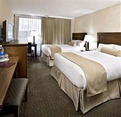 фото отеля Carriage House Inn Calgary