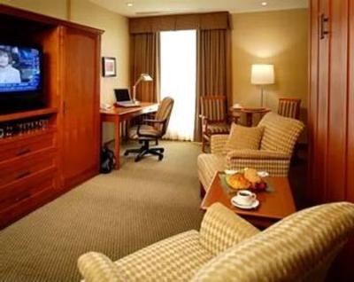 фото отеля Carriage House Inn Calgary