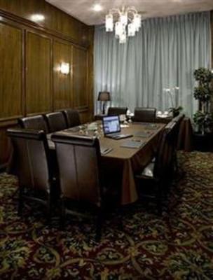фото отеля Carriage House Inn Calgary