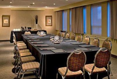 фото отеля Carriage House Inn Calgary