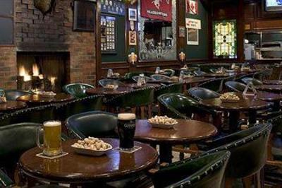 фото отеля Carriage House Inn Calgary