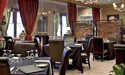 фото отеля Carriage House Inn Calgary