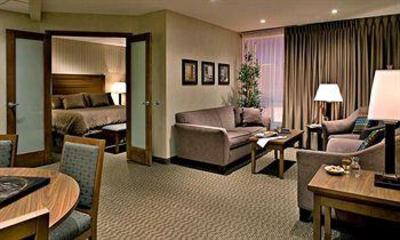 фото отеля Carriage House Inn Calgary