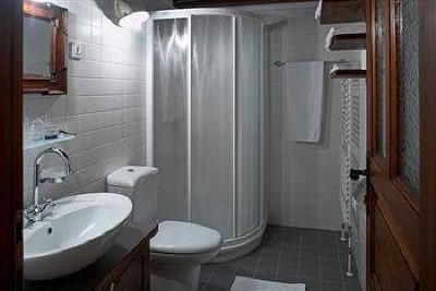фото отеля Dvor Jezersek Brnik Hotel