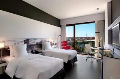 фото отеля Hilton Madrid Airport