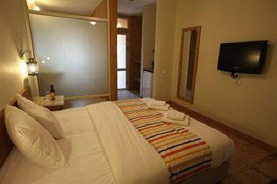 фото отеля Almog Holiday Village