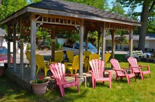 фото отеля Angels Wasaga Cottages