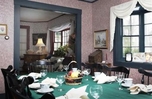 фото отеля The Tuckernuck Inn