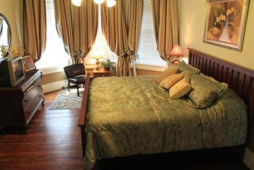 фото отеля Carroll House Bed and Breakfast