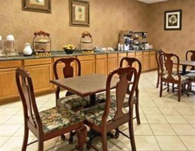 фото отеля Super 8 Owingsville