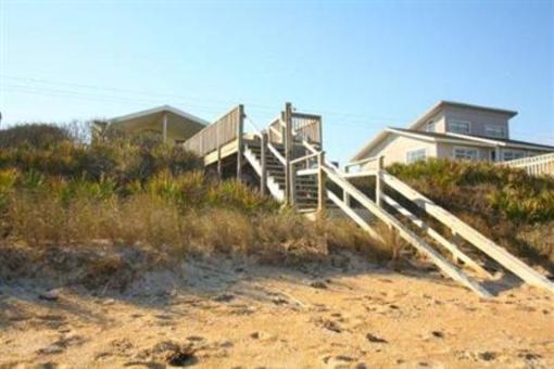 фото отеля Turtle Nest Realty Quest Hotel