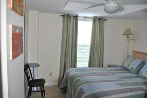 фото отеля Turtle Nest Realty Quest Hotel