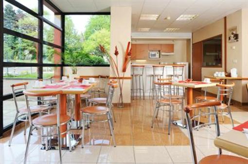 фото отеля Sejours & Affaires Aparthotel Saint-Genis-Pouilly