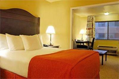 фото отеля Oxford Suites Redding