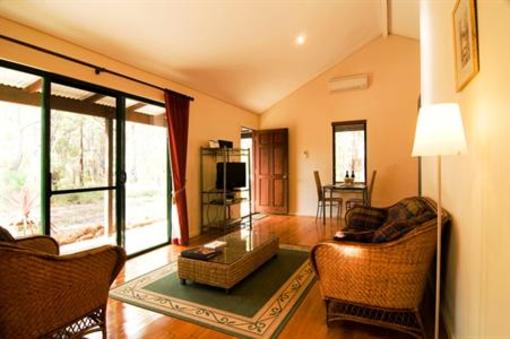 фото отеля Island Brook Estate Chalets Metricup