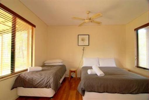 фото отеля Island Brook Estate Chalets Metricup
