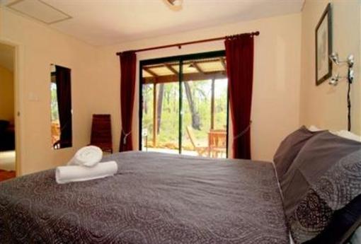 фото отеля Island Brook Estate Chalets Metricup