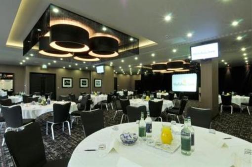 фото отеля Holiday Inn Woking