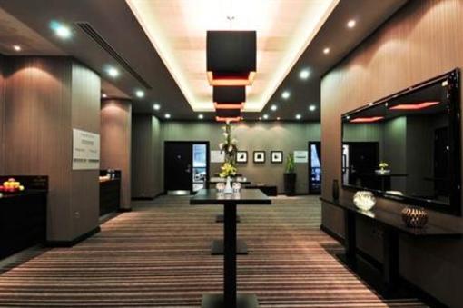 фото отеля Holiday Inn Woking