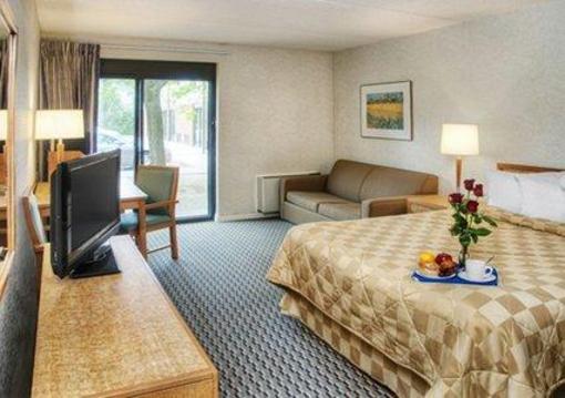 фото отеля Comfort Inn Laval