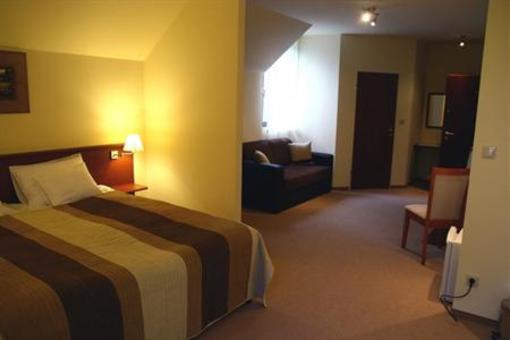 фото отеля Apat Hotel es Etterem