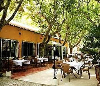 фото отеля La Touloubre Hotel La Barben