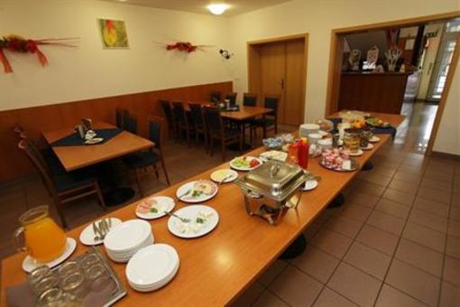 фото отеля Hotel Rose Breclav