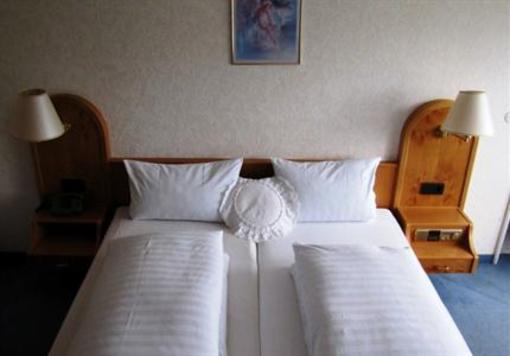 фото отеля Hotel Zur Linde Bad Herrenalb