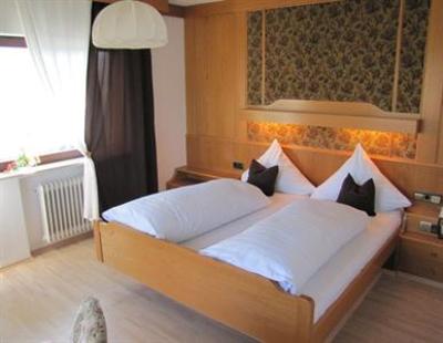 фото отеля Hotel Zur Linde Bad Herrenalb