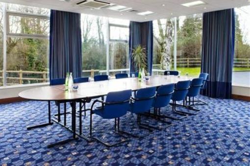 фото отеля Holiday Inn London Shepperton