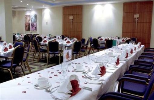 фото отеля Holiday Inn London Shepperton
