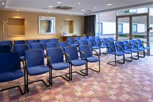 фото отеля Holiday Inn London Shepperton