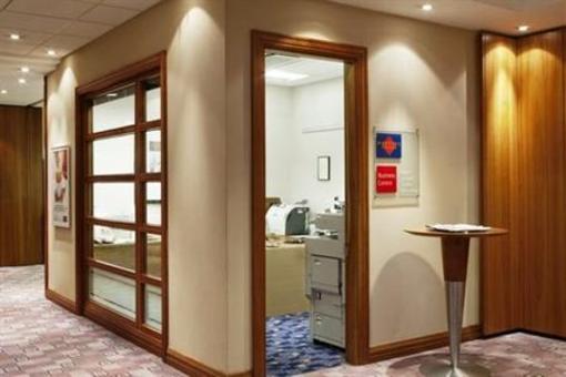 фото отеля Holiday Inn London Shepperton