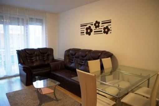 фото отеля Cserkeszolo Apartman