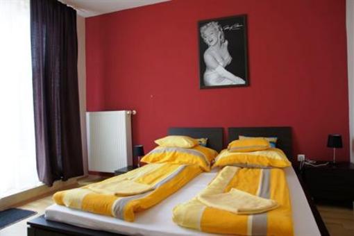 фото отеля Cserkeszolo Apartman