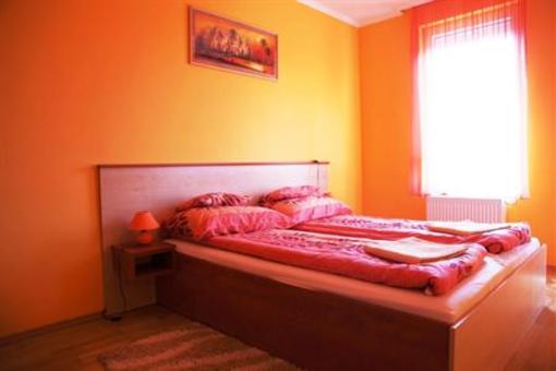 фото отеля Cserkeszolo Apartman
