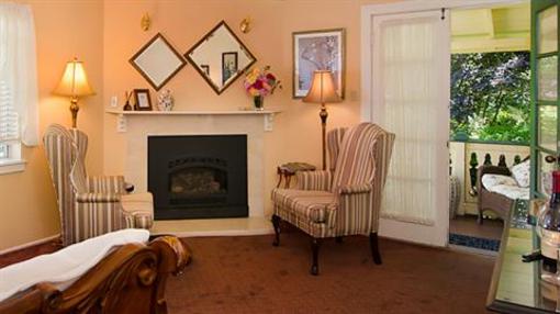 фото отеля Madrona Manor Wine Country Inn and Restaurant