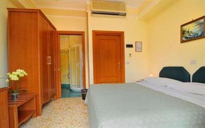фото отеля Tourist Hotel Sorrento
