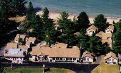 фото отеля The Beach House Mackinaw City